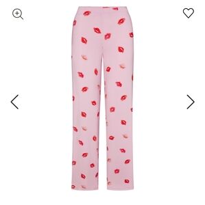 SKIMS - SLEEP PANTS (CHERRY BLOSSOM LIPSTICK)